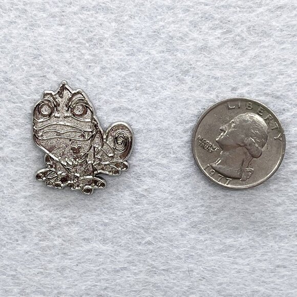 🔮‎ 5/$25 Disney Tangled Pascal Chaser Pin - Picture 2 of 2